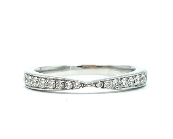 18ct White Gold Diamond Encrusted Channel Set Wedding Ring – FJ500718ct White Gold Claw Set Diamond Wedding Ring – FJ20057 18ct White Gold Pinched Graduated Diamond Set Wedding Ring