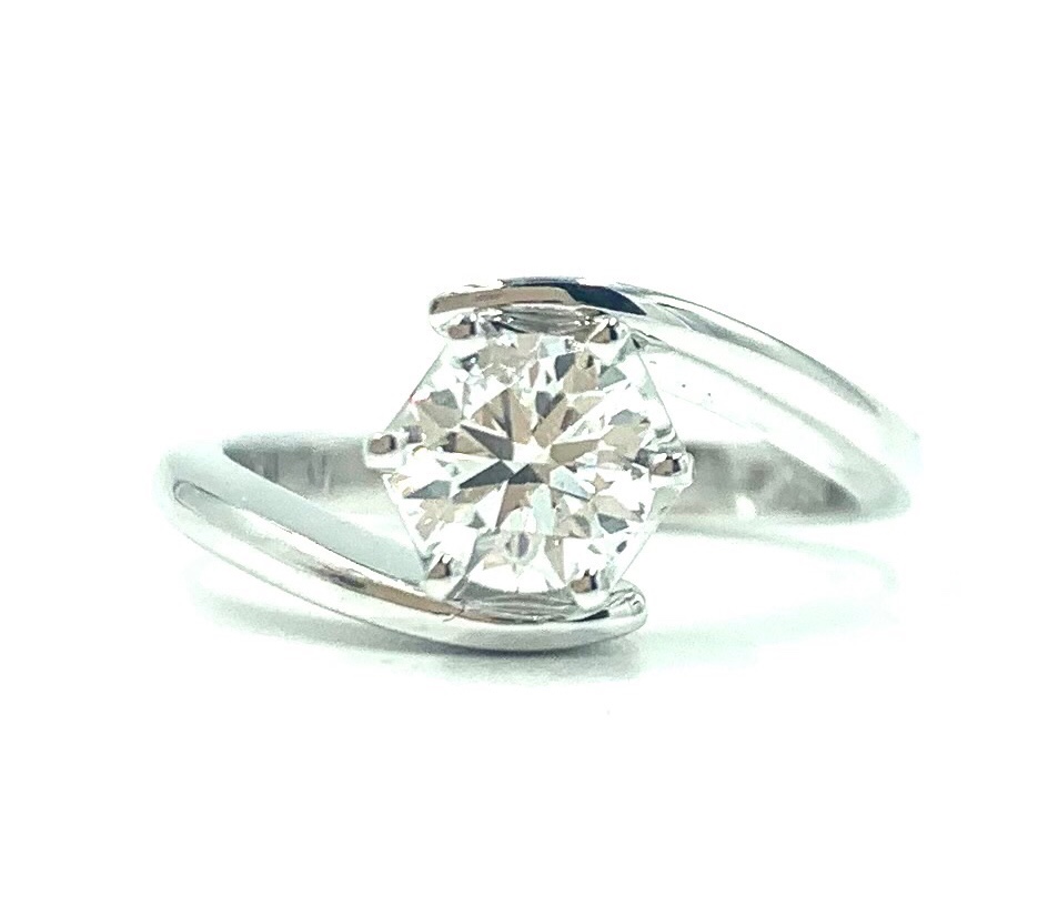 Solitair Twist Round Diamond