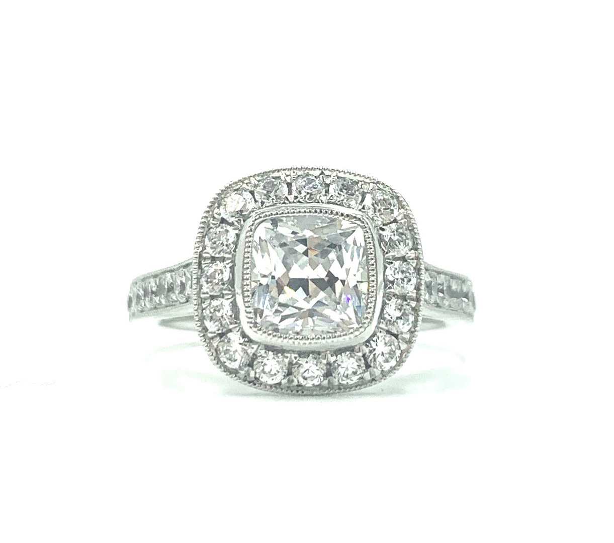 Cushion Cut halo in
