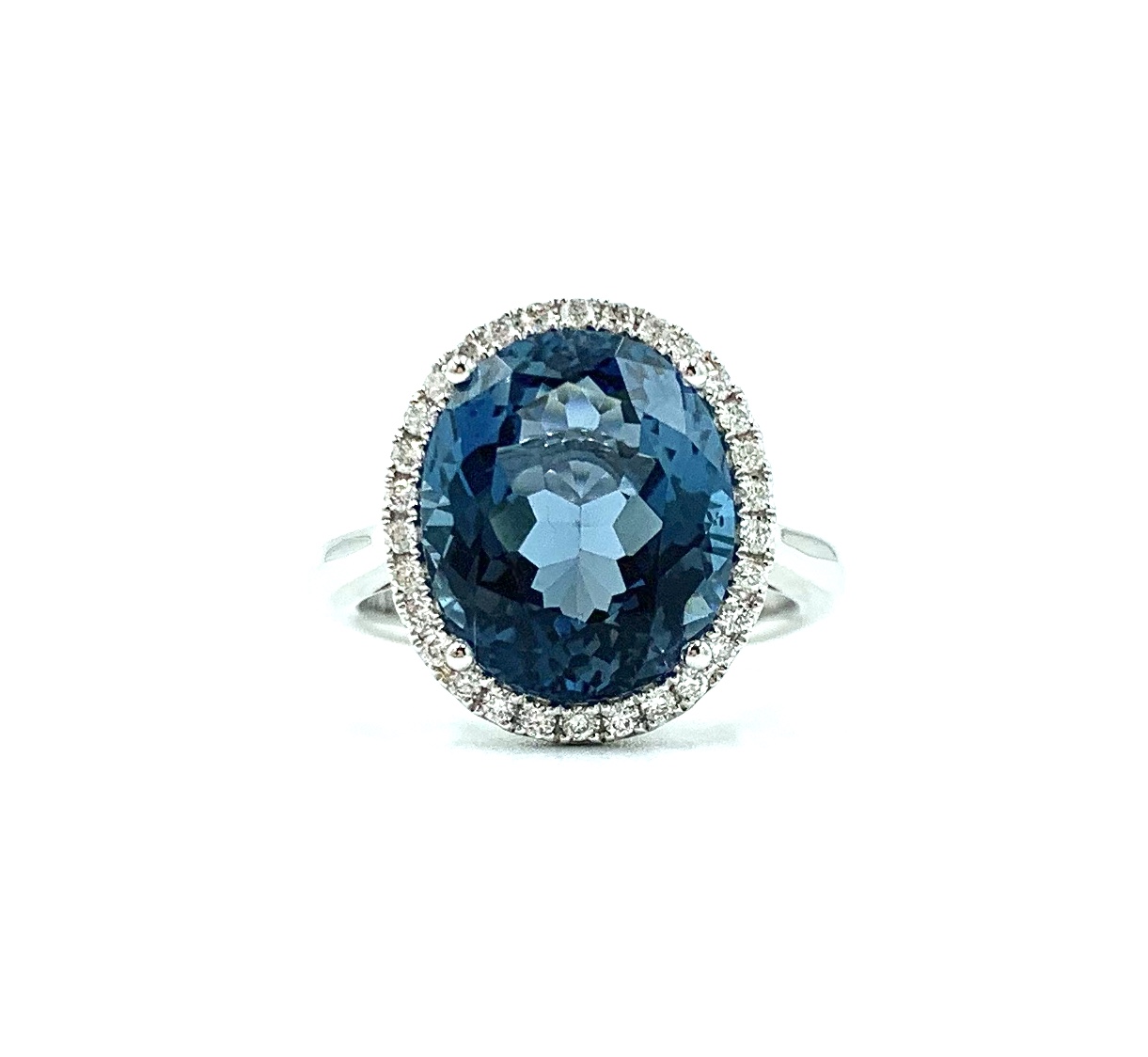 18ct White Gold Oval