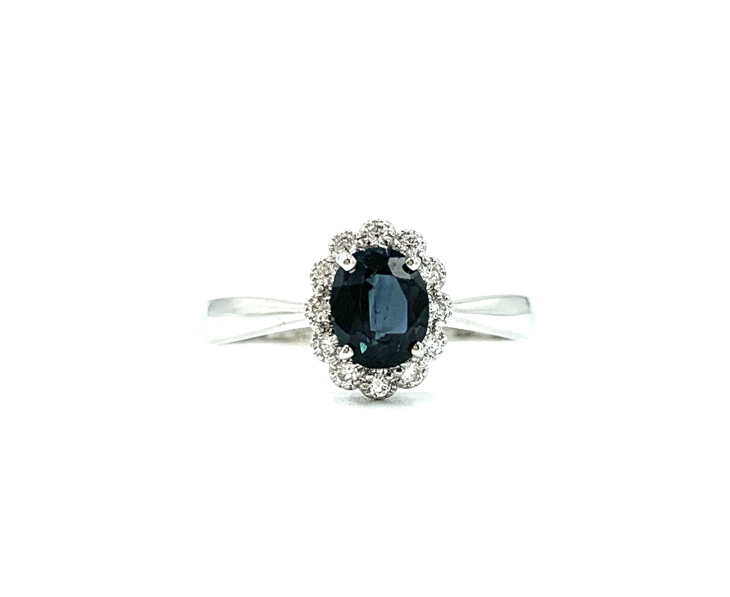 18ct White Gold Oval