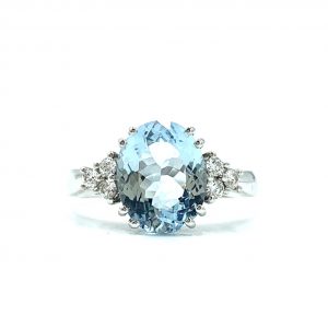 18ct white gold acquamarine and diamond ring