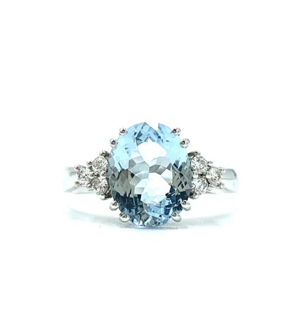 18ct white gold acquamarine and diamond ring