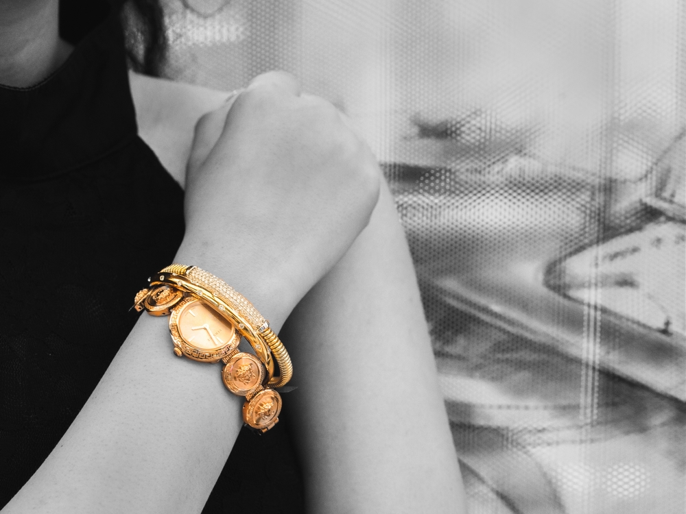Having the chance to enhance your life is a precious thing. That’s why the art of fine jewellery becomes something to treasure. There are some common mistakes that people can make when it comes to jewellery.
Let’s take you through a few so you can avoid the pitfalls and problems and find your way to a wonderful world of exquisite items.