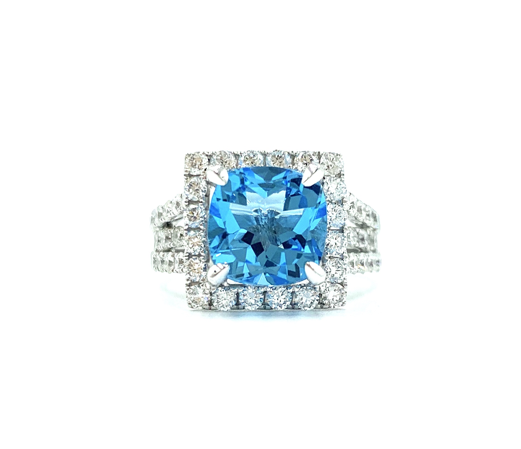 18ct White Gold Cushion