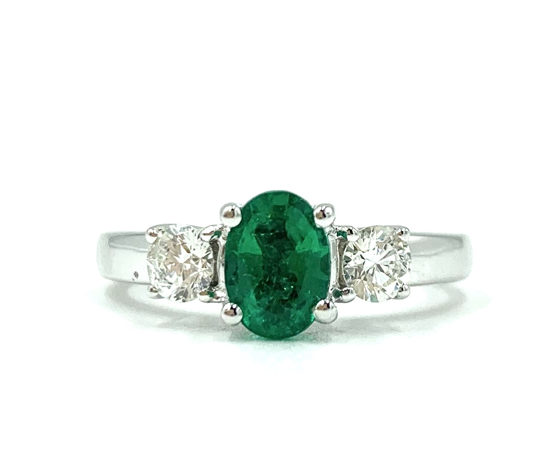 18ct White Gold Oval