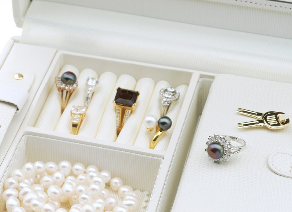Jewellery box to store jewellery collection