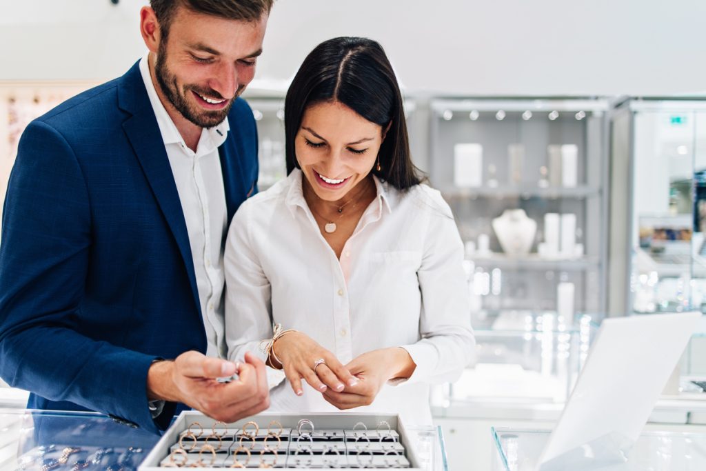 Lab-Grown vs. Natural Diamonds: A Guide to Engagement Rings in Melbourne